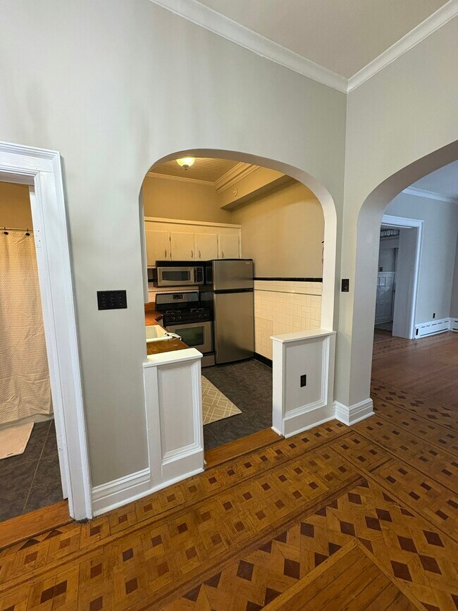 Building Photo - 509 Monroe Ave