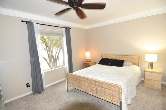 Building Photo - 10008 N 33rd Pl