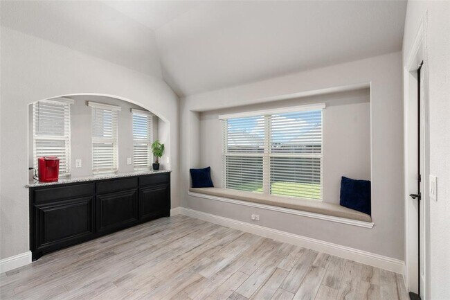 Building Photo - 1324 Thrasher Dr
