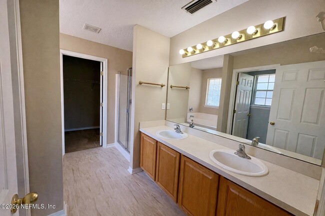 Building Photo - 15677 Moss Hollow Dr