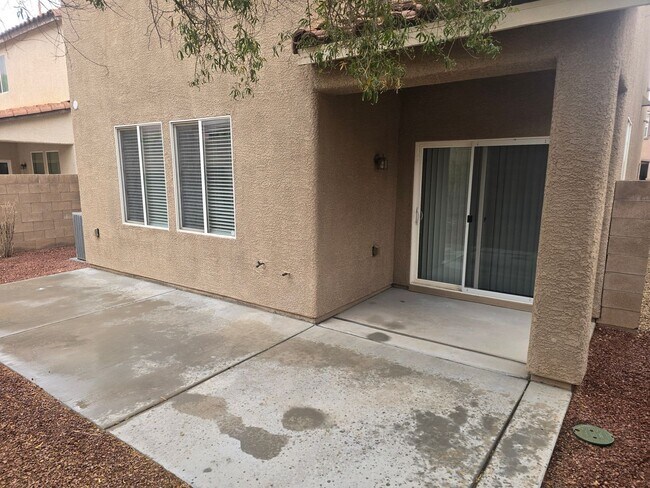 Building Photo - STILLHOUSE rsearching? 3 bedrooms, 2.5 bat...