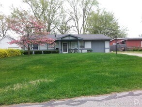 Building Photo - Sylvania Home!