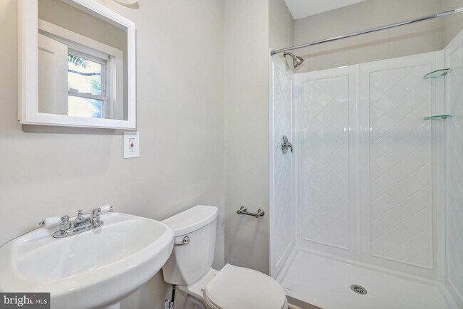 Building Photo - 24 Trent Ave