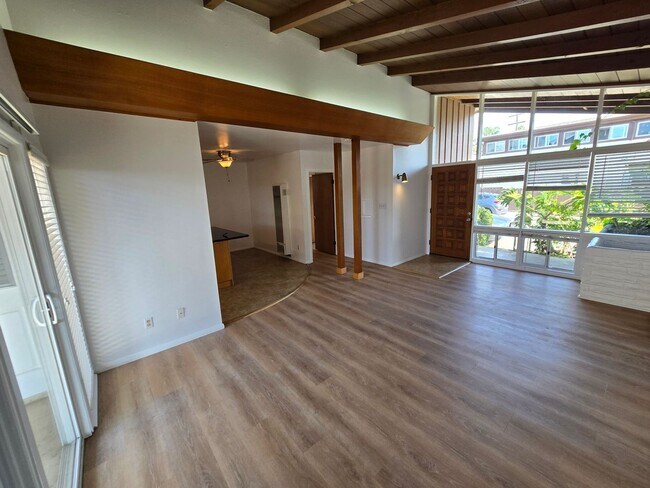 Building Photo - Pacific Beach 2-br House + Garage