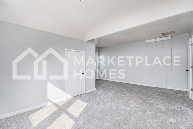 Building Photo - 20410 Hull St