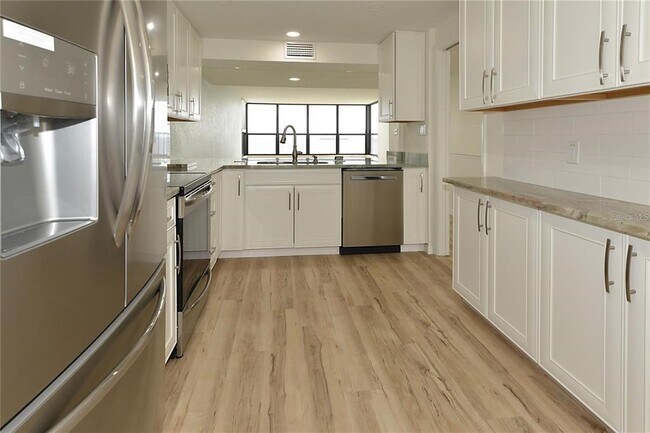 Building Photo - 300 Woodette Dr