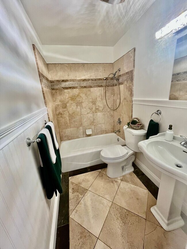 Building Photo - Remodeled 3 Bedroom Home for Rent in Rocklin
