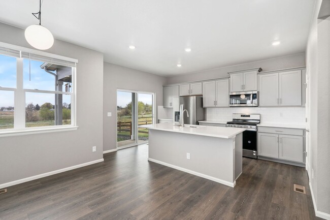 Building Photo - Spacious 4BD Bennet Floorplan with Full Ba...
