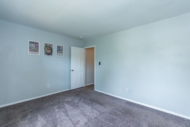 Building Photo - 3 Bedroom Townhouse Near Downtown Durham