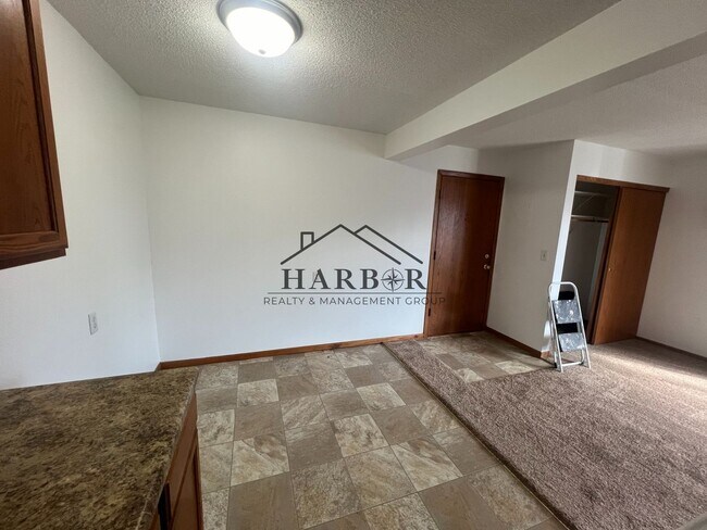 Building Photo - Hayfield Greens