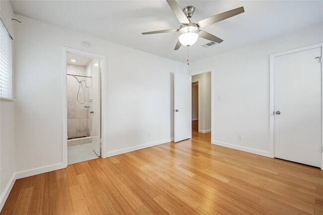 Building Photo - 307 Thistlewood Dr