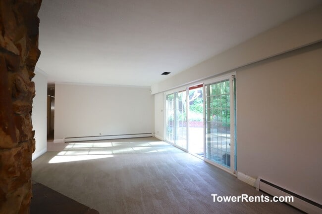 Building Photo - Santa Rosa: 3 bedroom, 2 1/2 bath Home wit...