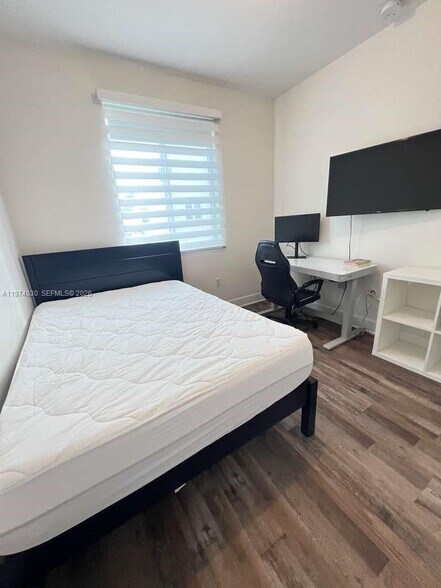 Building Photo - 10229 NW 64th Ter