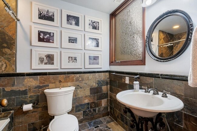 Building Photo - 1127 Filbert St