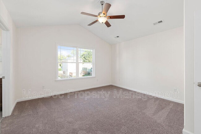 Building Photo - 214 Mansfield St