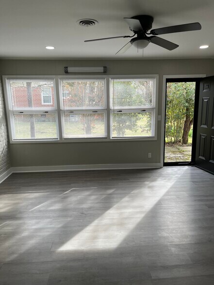 Building Photo - 404 Edgewood Dr