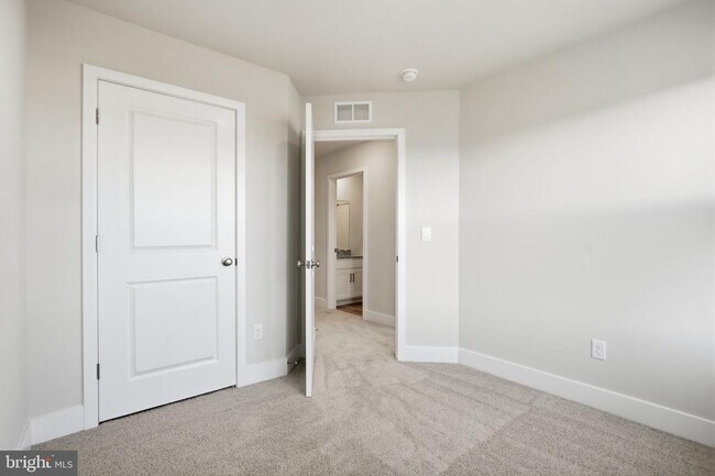 Building Photo - 113 Lakota St