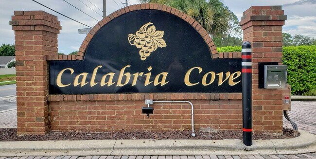 Building Photo - FABULOUS 4/2.5 HOME IN GATED CALABRIA COVE...