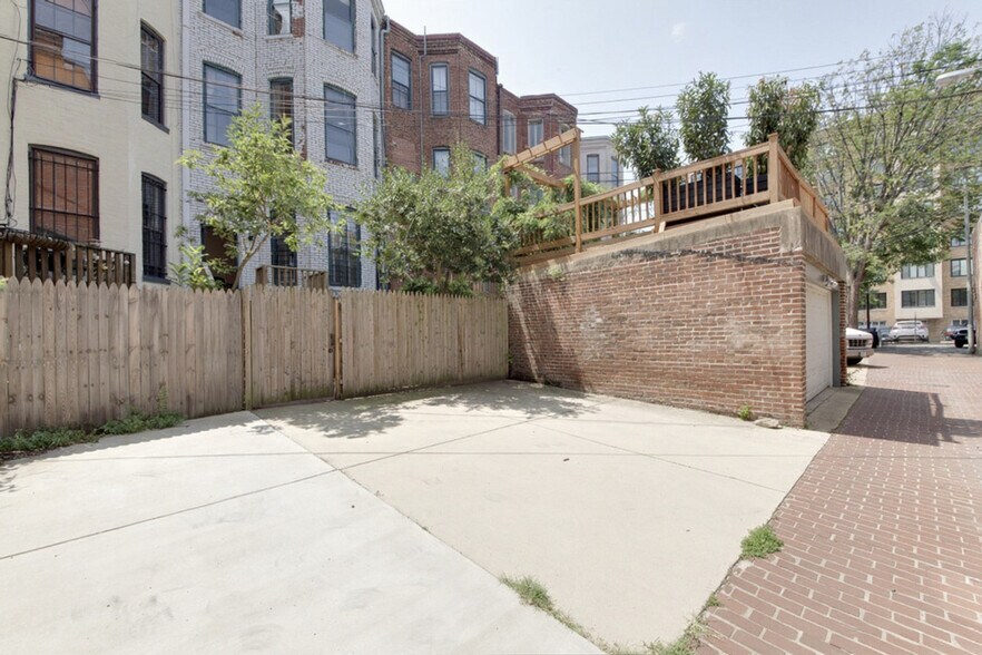 Building Photo - 1501 R St NW