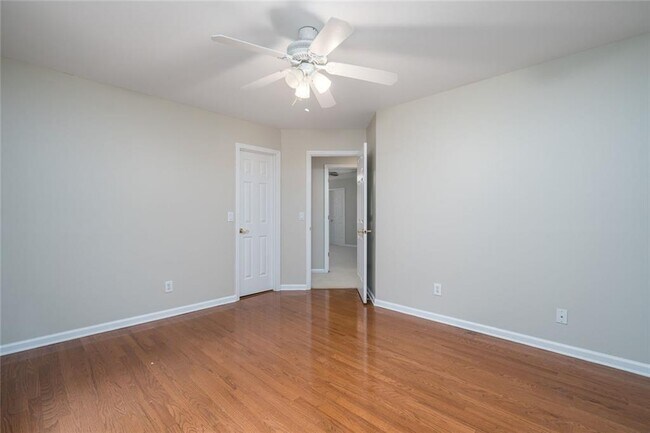 Building Photo - 174 Ennisbrook Dr SE
