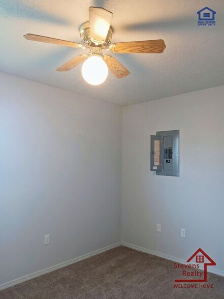 Building Photo - 1302 SW Texas Ave