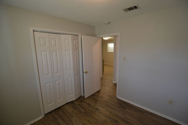 Building Photo - Location!  Location!  Newly updated, 3 bedroom, 1.5 bath home in Baker