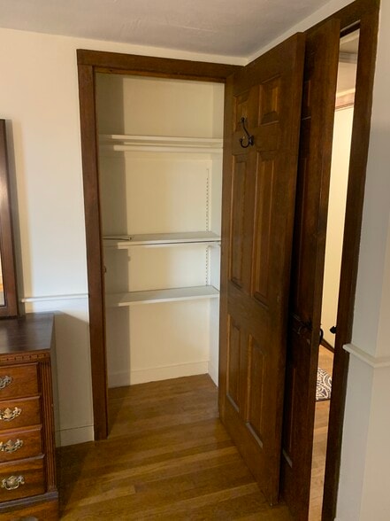 Building Photo - 4 Bound Brook Ln