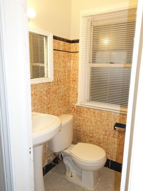 Building Photo - 8205 Outer Dr E