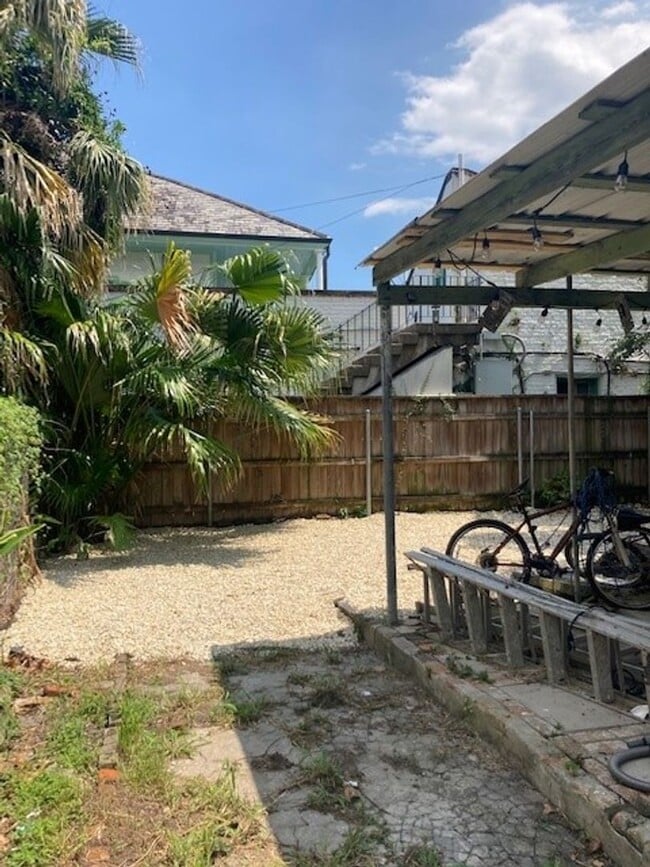 Building Photo - 3349 Dumaine St