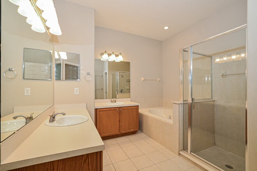 Building Photo - 14742 Stonebriar Way