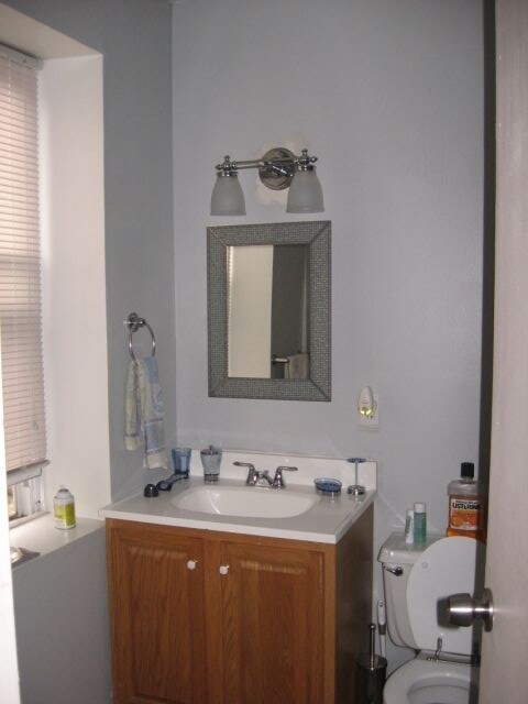 full bath w/ tub - 1089 River Rd