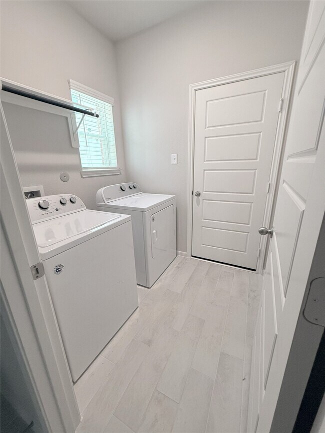 Building Photo - 24718 Thornbluff Briar Trl