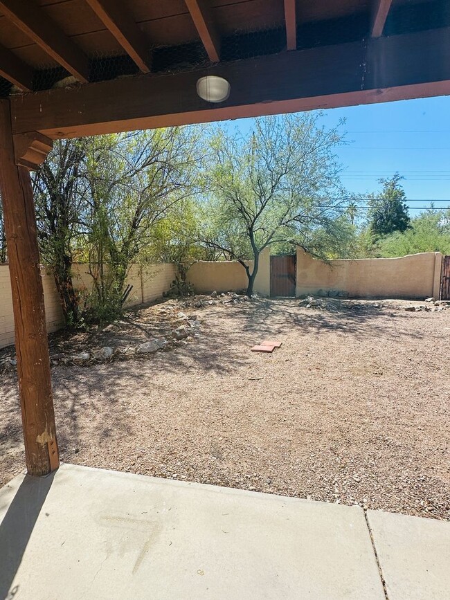 Building Photo - Beautiful Home in UofA Neighborhood!