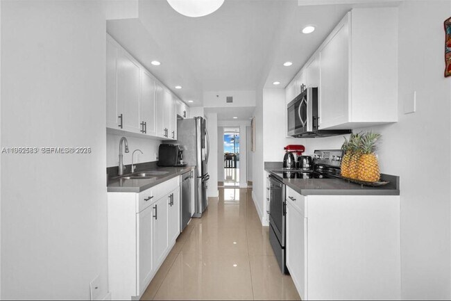 Building Photo - 1000 W Island Blvd