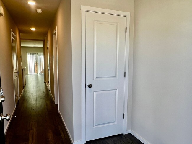 Building Photo - Free rent offered Beautiful New Smart Home...
