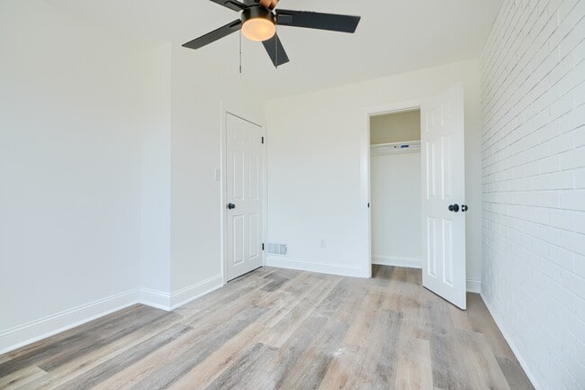 Building Photo - 2204 Redthorn Rd
