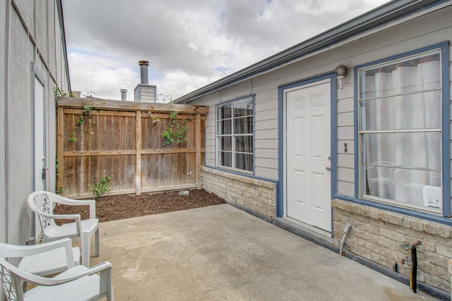Building Photo - 7218 Elwood Ct