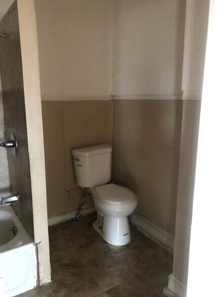 Bathroom - 3100 N 29th St