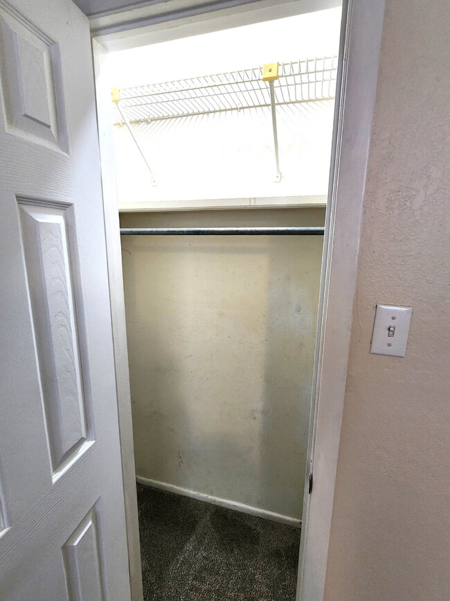 Building Photo - Updated 3/2/1 duplex in Northwest Lubbock.