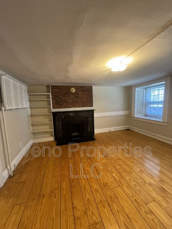 Building Photo - 16 2nd St
