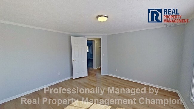 Building Photo - Spacious 3 BD/2.5 BA Home w/New Flooring and Fresh Paint