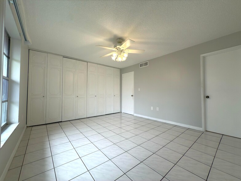 Primary Bedroom - 805 W Oakland Park Blvd