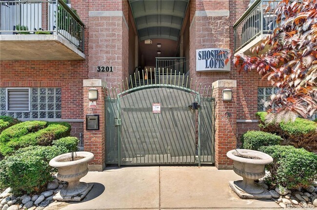 Building Photo - 3201 Shoshone St