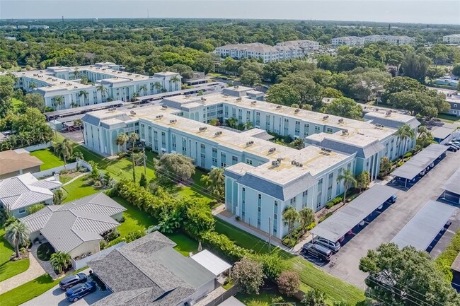 Building Photo - 1706 Belleair Forest Dr