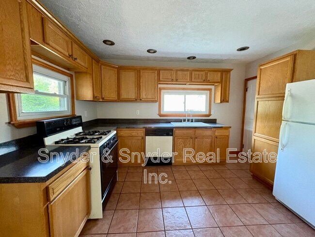 Building Photo - 605 Sackett Ave