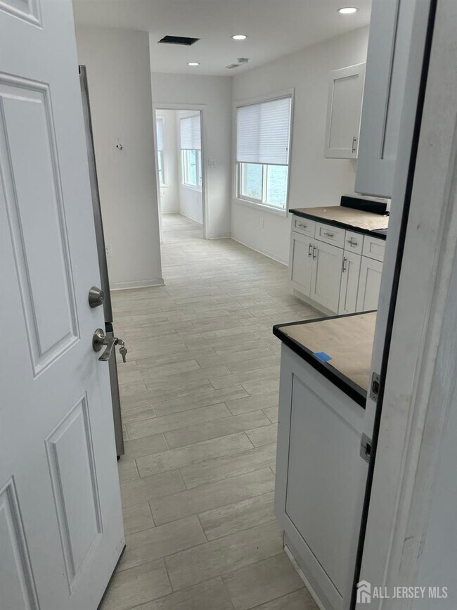 Building Photo - 111 Bayview Dr