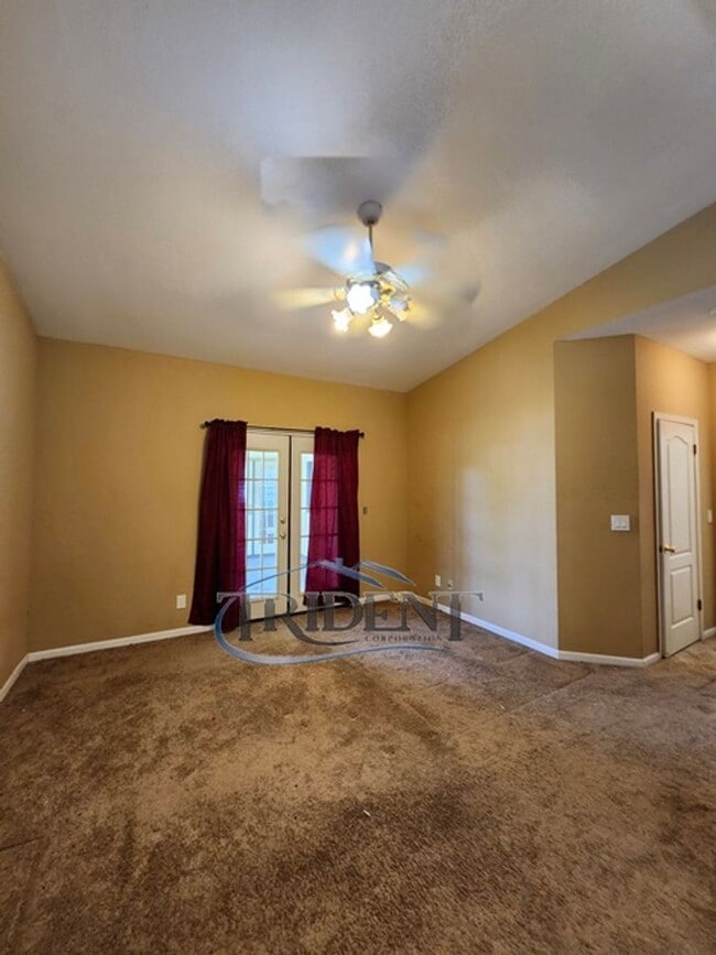 Building Photo - 3 bedroom, 2 bath house