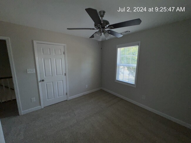 Building Photo - 6080 Lakeway Drive