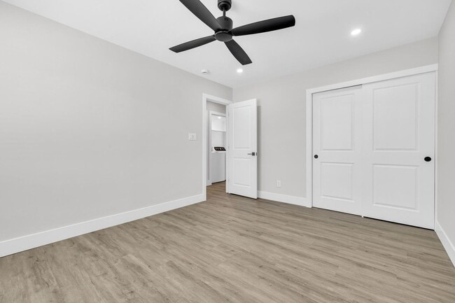 Building Photo - 6 BED/4 BATH Complete remodel with backyard pool & bar