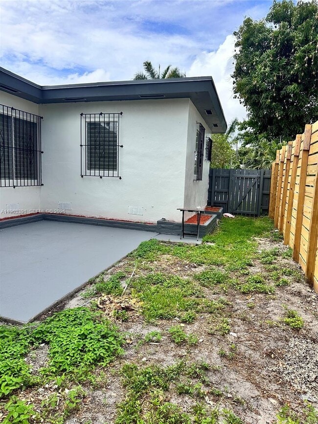 Building Photo - 956 NE 80th St